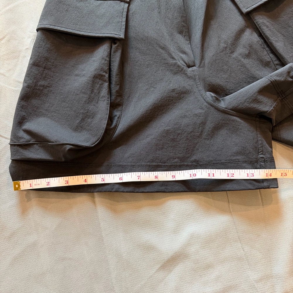 Lululemon Relaxed-Fit Super-High-Rise Cargo Short 4" Black Size 10 - Picture 11 of 15